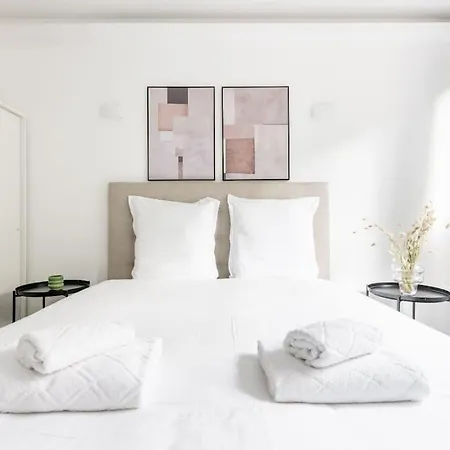 Apartment With Balcony Next To Buttes Chaumonts Paris