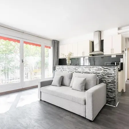 Apartment With Balcony Next To Buttes Chaumonts Paris