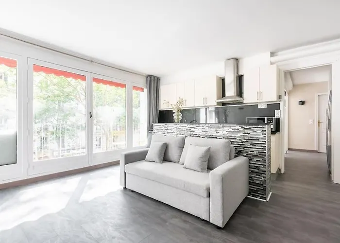 Appartamento With Balcony Next To Buttes Chaumonts Parigi